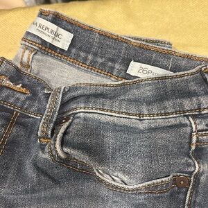 Banana republic women’s jean. Worn a couple of times.